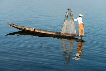 缅甸按网捕捞的传统渔网生活陷阱入口文化蓝色血管平衡男人反射热带图片