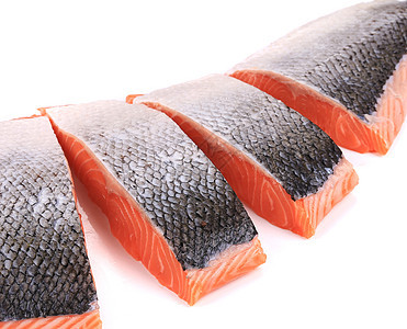 新鲜未煮熟的红鱼片片食物市场烹饪鱼片红色盘子美食鳟鱼白色橙子图片
