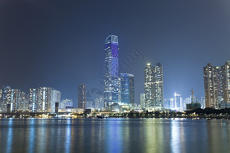 香港市晚上场景天际倒影外观大厦人行道夜景景观街道城市生活图片