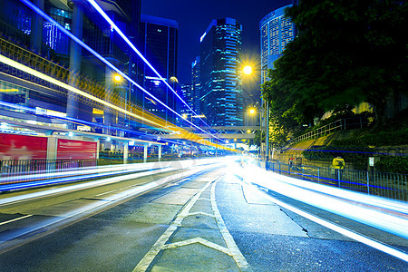 香港夜间的公路交通情况图片