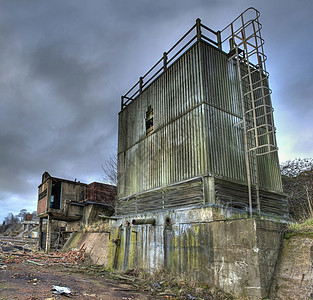 废弃工厂炼油厂建筑物建设用地场地棕色杂草棕地废墟化学品图片