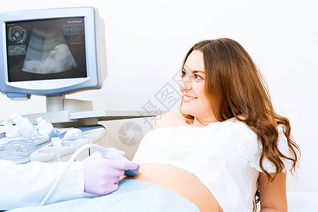 接受医生诊治的怀孕妇女女士卫生医院咨询婴儿微笑病人儿科肩膀诊所图片