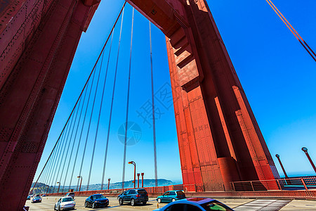 金门大桥在旧金山的交通量 加利福尼亚州交通建筑物景观旅行建筑学汽车旅游蓝色天空假期图片