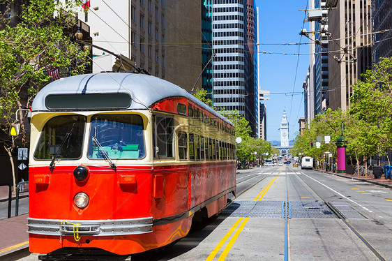 旧金山有线汽车在加州市场街的Tram建筑建筑学运输天空电缆旅行景点海岸树木地标图片