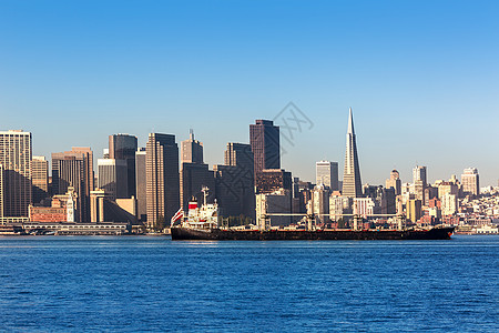 来自金银岛的 加利福尼亚旧金山天际线市中心蓝色建筑学旅行摩天大楼假期太阳城市景点宝藏图片