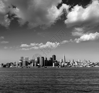 来自金银岛的 加利福尼亚旧金山天际线景点城市场景建筑物景观海洋建筑学波浪反射摩天大楼图片