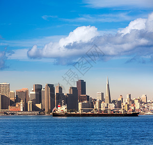 来自金银岛的 加利福尼亚旧金山天际线蓝色天空摩天大楼建筑物景点旅行市中心中心景观城市图片