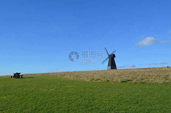 旋转的斯莫克风车蓝色面粉场地木头罩衫天空农村爬坡院长风景图片