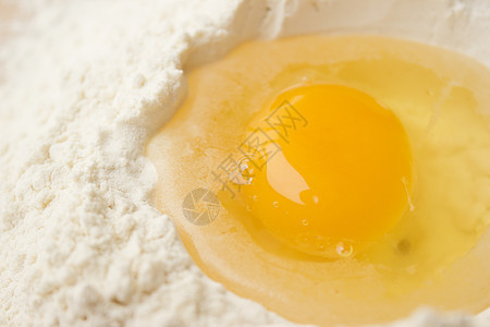 面粉和鸡蛋粉末烹饪别针小麦面团厨房桌子亚麻糕点滚动图片