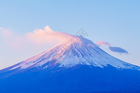 清晨藤山火山天空爬坡地标日落蓝色天际日出晴天阳光图片