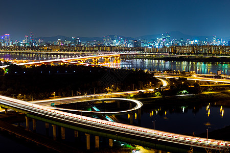 首尔市夜间天空风景团伙建筑通道办公室大桥场景日落交通图片