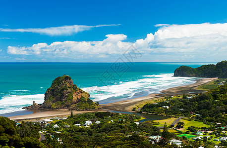 皮哈海滩风景海浪悬崖山脉海滩海洋蓝色支撑森林海岸图片