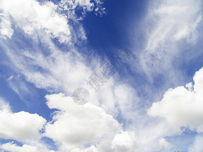 蓝天空和白云柔软度多云天气蓝天阳光蓝色天空气候白色天蓝色图片