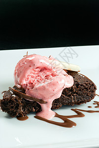棕褐色和草莓冰淇淋图片