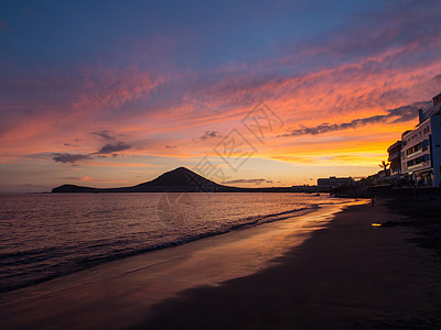 美丽的日落海滩黄色太阳红色海洋天空图片