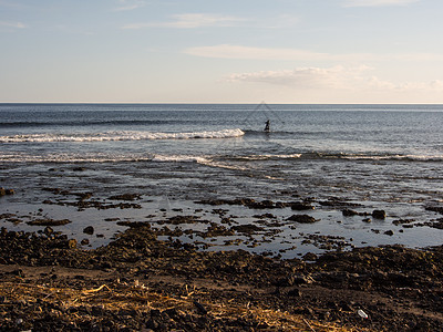 大西洋天空蓝色海洋海浪岩石海滩图片