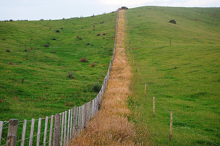 农耕农村地区的围栏背景图片