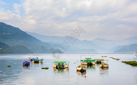 波克拉的Phewa湖旅游工艺巡航运动风景环境观光地形山峰崎岖图片