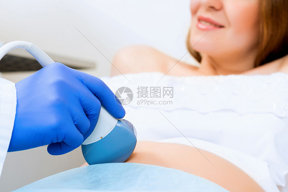 手和腹部超声波扫描仪母亲药品医生家庭成人说谎怀孕生活医院保健图片