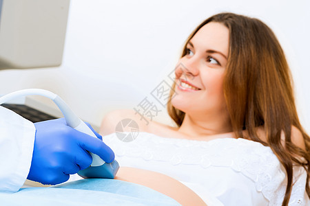 手和腹部超声波扫描仪成人考试扫描分娩生育女性卫生产科保健医生图片