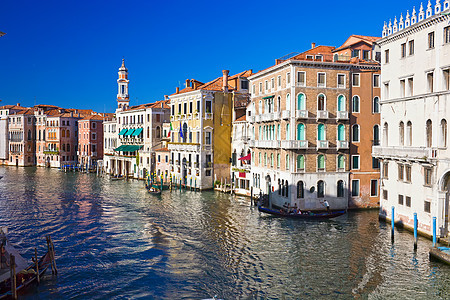 威尼斯运河建筑学渠道缆车船夫历史性房子地标旅游天空图片