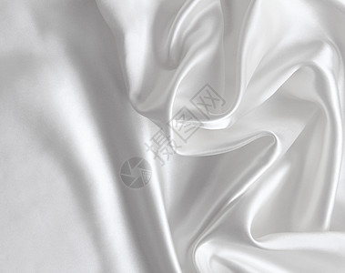 作为婚礼背景的平滑优雅白色丝绸海浪折痕投标材料布料织物曲线银色涟漪纺织品图片