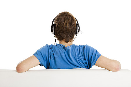 听音乐青少年男性白色闲暇耳机男生长椅生活休息电视图片