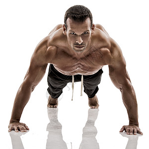 肌肉人做俯卧撑运动员白色训练腹肌腹部二头肌运动拉丁力量健身房背景图片