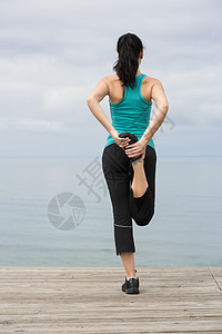 妇女操练运动装身体闲暇海滩肌肉女孩运动运动员女性健康图片