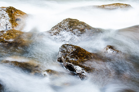 溪口白色溪流巨石环境荒野流动国家瀑布农村石头图片