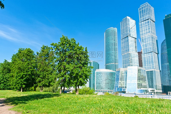 现代系统扩张者窗户场景太阳反射摩天大楼城市技术建筑学房子玻璃图片