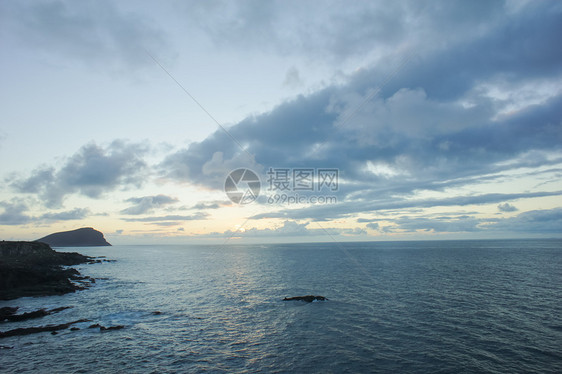 冷云天空风暴海洋海滩紫色天际蓝色城市棕榈热带图片