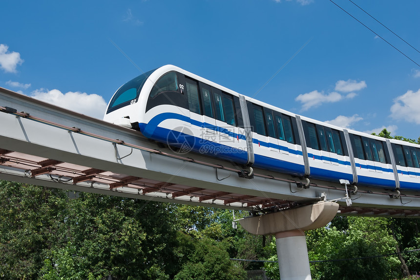 单轨列车旅行技术城市交通乘客建筑学车站车辆过境蓝色图片