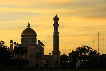 清真寺日落时的轮椅 班达光灯建筑首都崇拜尖塔地标建筑学圆顶照明天空图片