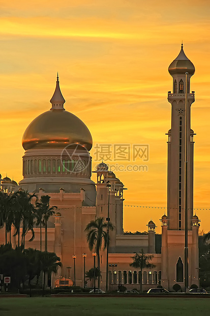 清真寺日落时的轮椅 班达照明光灯寺庙天空地标圆顶建筑崇拜建筑学尖塔图片