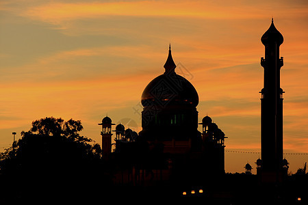 清真寺日落时的轮椅 班达照明光灯尖塔天空寺庙建筑地标崇拜首都橙子图片