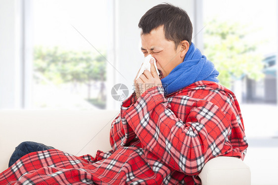 在家里沙发上用组织抽鼻涕成人疼痛痛苦工作室温度温度计保健发烧卫生症状图片