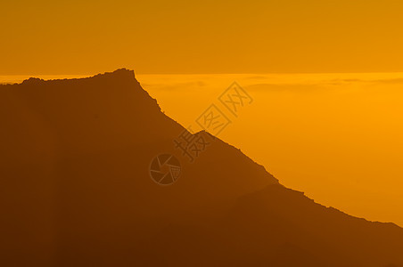 日落在山上橙子太阳沙漠天空图片