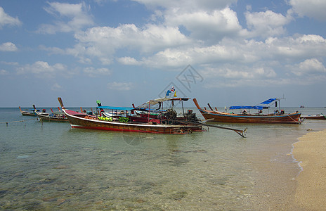 泰国Ko Lanta的泰国传统船海洋海岸木头天堂太阳悬崖运输蓝色海岸线血管图片