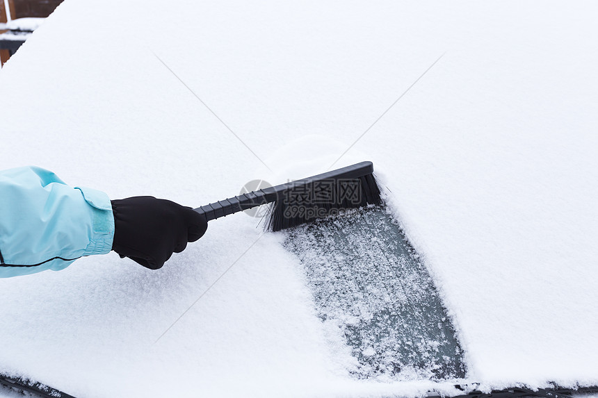 下雪的女人安全工作衣服车辆汽车街道女孩运输场景女士图片