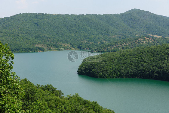 保加利亚水坝湖森林水库风景图片