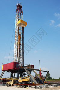 大汽油钻探机抽油机勘探燃料资源机器石油炼油厂力量植物气体图片