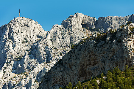 普罗旺斯附近艾克斯附近的圣维克图尔山顶峰岩石风景图片