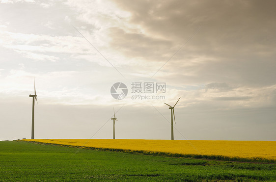 日落时发电推进器图片