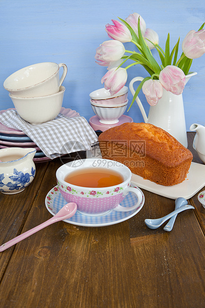 茶和蛋糕蓝色盘子杯子花朵生日粉色郁金香茶壶勺子骨瓷图片