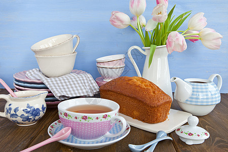 茶和蛋糕郁金香勺子蓝色茶壶咖啡花朵餐巾盘子骨瓷粉色图片