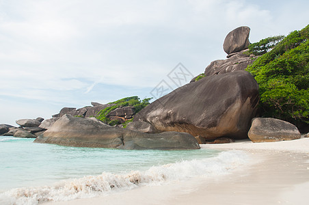 泰国西米兰岛的象征石头岩石天空蓝天图片