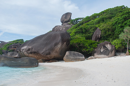 泰国西米兰岛的象征石头天空蓝天岩石图片