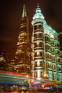 夜间的建筑物被点亮地方城市目的地天际摩天大楼建筑低角度都市历史外观图片