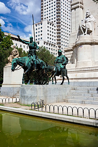马德里花园喷泉首都历史教师正方形大学城市中心地标图片